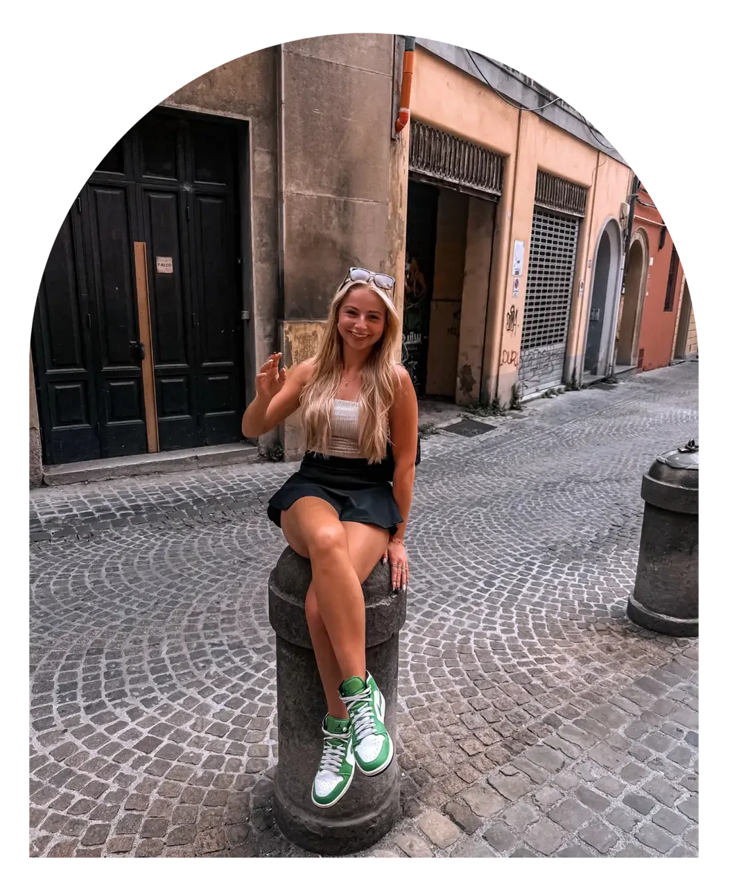 hoi kan je mijn collega (rechter foto) in dezelfde stijl maken alsde eerste foto en hem dan in het mandje zetten in plaats van de 2 oude mensen (3)